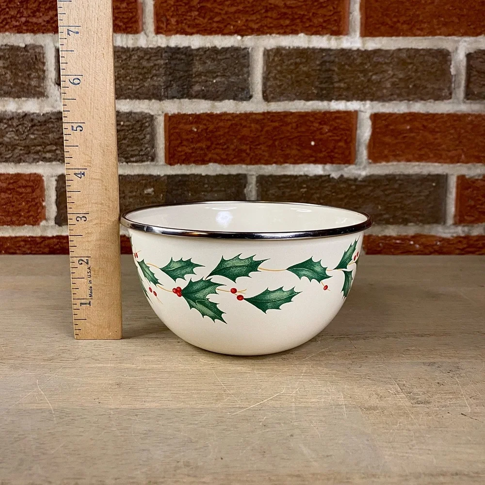Lenox Holiday 3‎ Piece Mixing Bowls with Lids. Holly Berry Enamel Metal